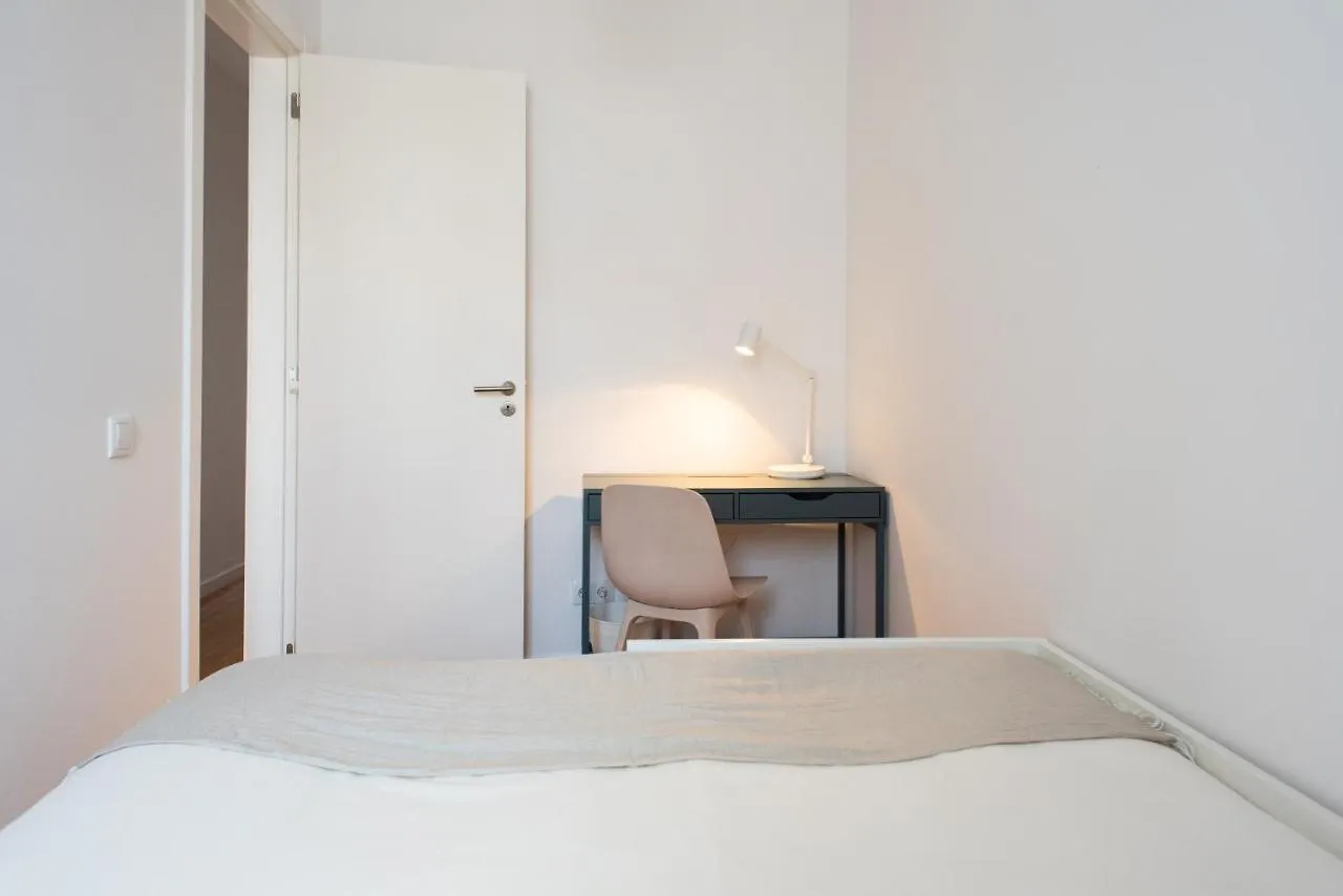 Amaro II - Sleek 2 Bedroom Apartment In Alcantara Lisboa Portugal